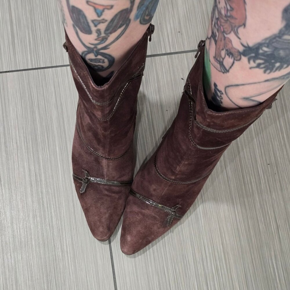 BCBG Paris โฆ Brown Suede Heeled Boots โฆ Stiletto Zipper Strap Detail Size 8 - Picture 12 of 16